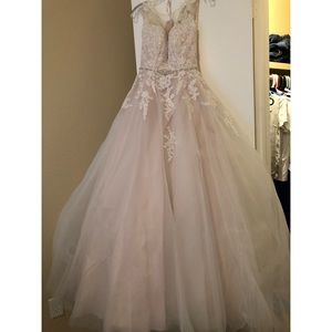 Brand new wedding dress